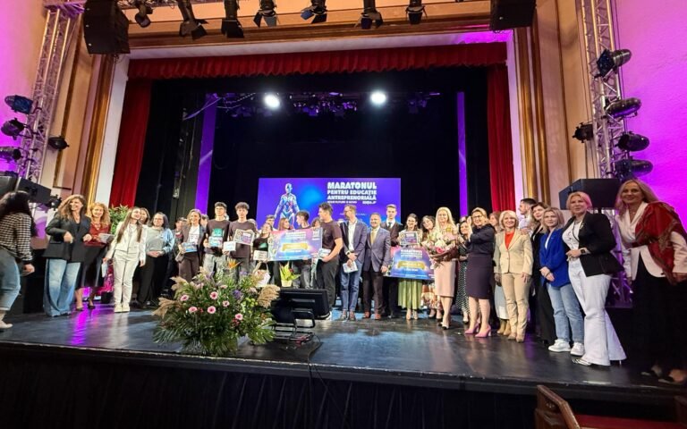 Marele premiu al semifinalei Maratonului pentru Educație Antreprenorială din București a fost adjudecat de echipa de elevi a Colegiului Național ,,Elena Cuza”